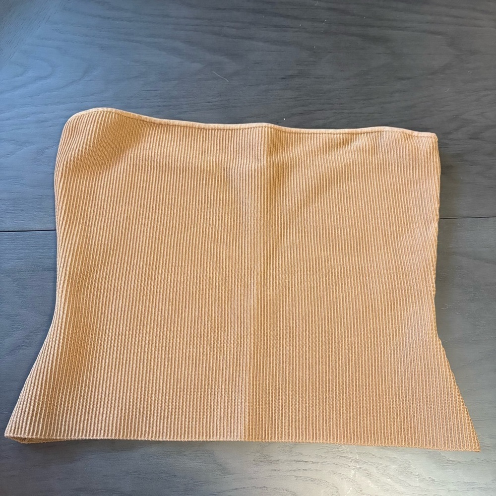 Aritzia - Babaton Top